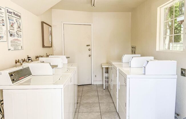 Capitol Lanai Apartments