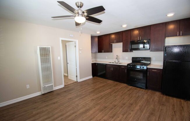 4519-4533 1/2 Delta Street