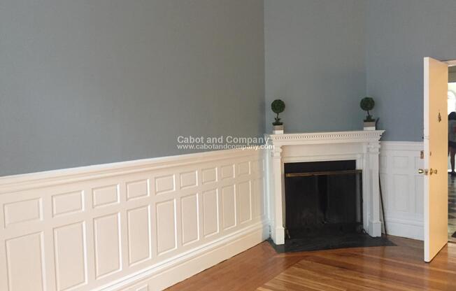 295 Newbury St