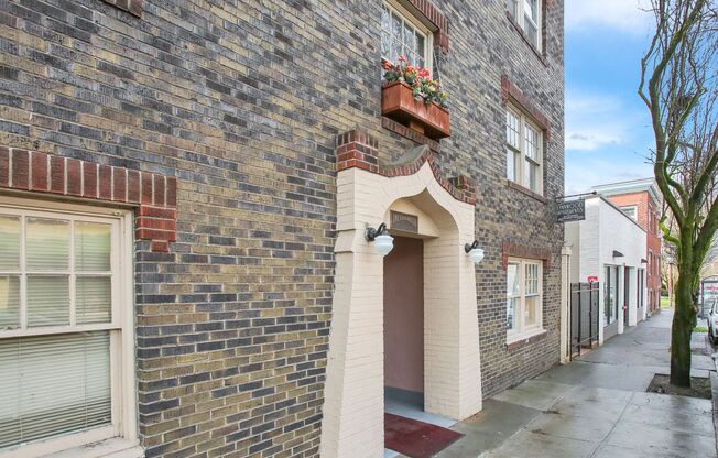 Studio, 1 bath, 270 sqft, $1,095, Unit 111