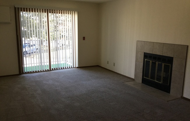 2 beds, 1 bath, 965 sqft, $1,675, Unit 7549CC