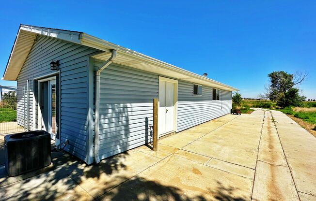 Quiet Guest House 2 Bed 1 Bath in the Country on 10 Acre Lot in Strasburg!