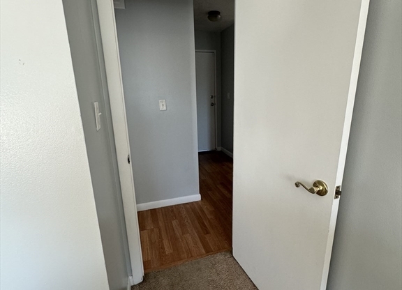 1 bed, 1 bath, 615 sqft, $1,900, Unit 18