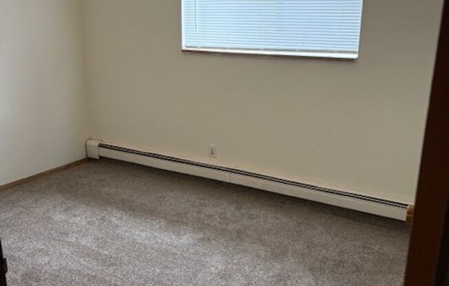 2 beds, 1 bath, 925 sqft, $950, Unit 56