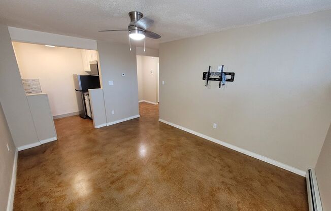 2 beds, 1 bath, 700 sqft, $1,300, Unit OTG 809-002