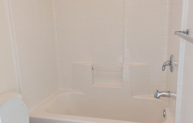 2 beds, 2 baths, $1,400, Unit C