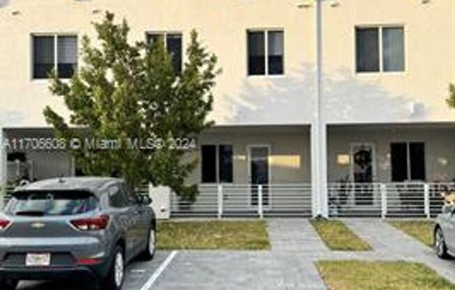 3 beds, 2 baths, $3,200, Unit 10270 NW 66th St appt 107 (A11706608)