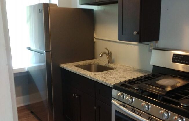 2 beds, 1 bath, $895, Unit #3