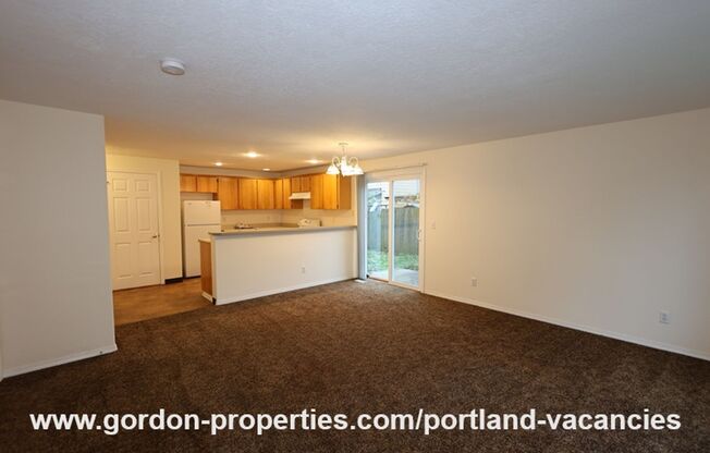 SE 73rd Ave - 3 bedroom townhouse in Mt Scott-Arleta neighborhood