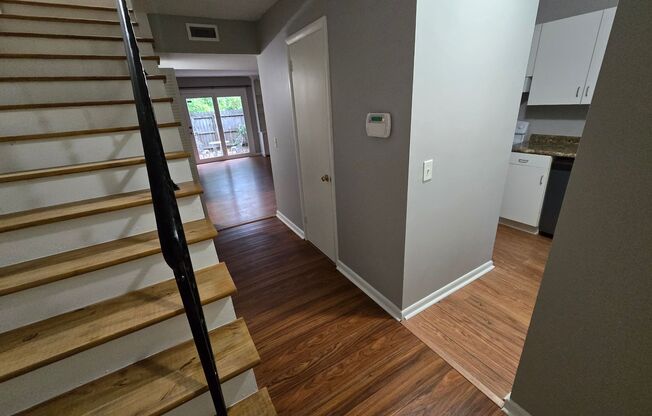 TOWNHOME w/ PRIVATE BACK PATIO!