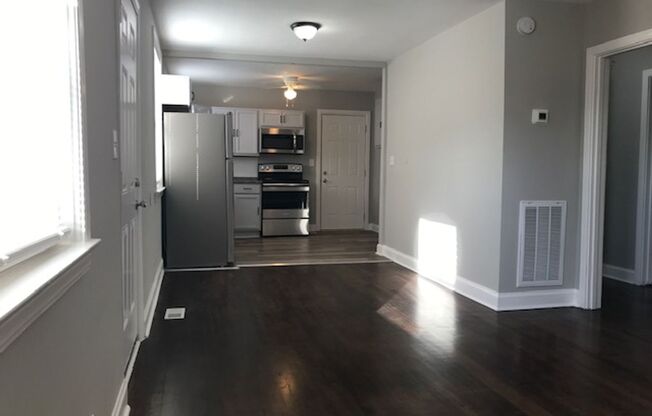 2 beds, 1 bath, 825 sqft, $1,595, Unit Unit B