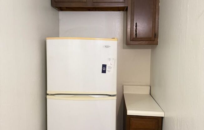 Studio, 1 bath, 295 sqft, $1,275, Unit Old King Edward 571