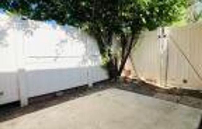 Charming single-story, end-unit condo located in the desirable Whispering Pines community of Annandale