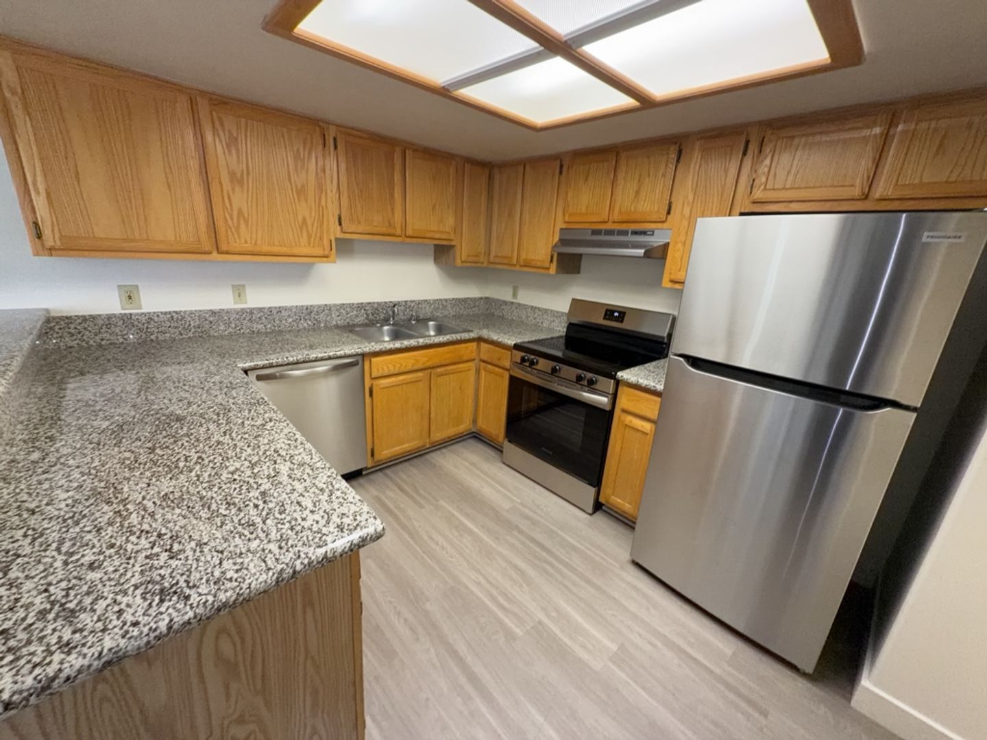 *NEW APPLIANCES*NEW FLOORING*LAKEVIEW CONDOS