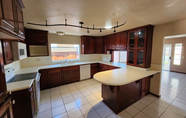3BD/2.5BA Single Story Home - 1950 Square Feet- Mira Mesa