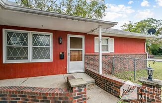 Spacious 2 Bedroom Duplex!