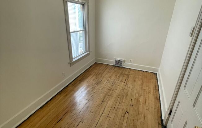 2 beds, 1 bath, $1,395, Unit 2485A N Cramer St.