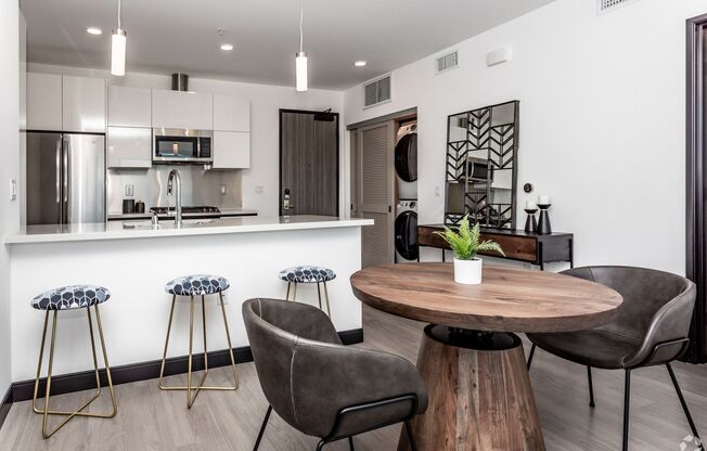 Vida Studio City