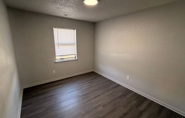 2 beds, 1 bath, 855 sqft, $1,049, Unit 3370-11