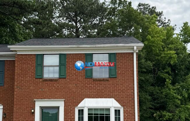 Nice townhouse on the SAME street as GSMST and Maxwell High School