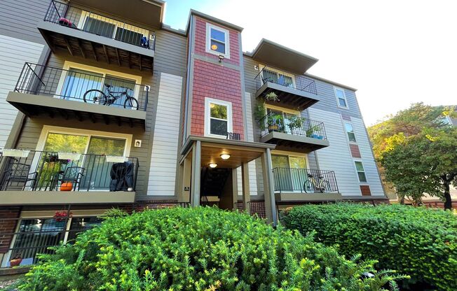 1 bed, 1 bath, 784 sqft, $1,150, Unit 7600405