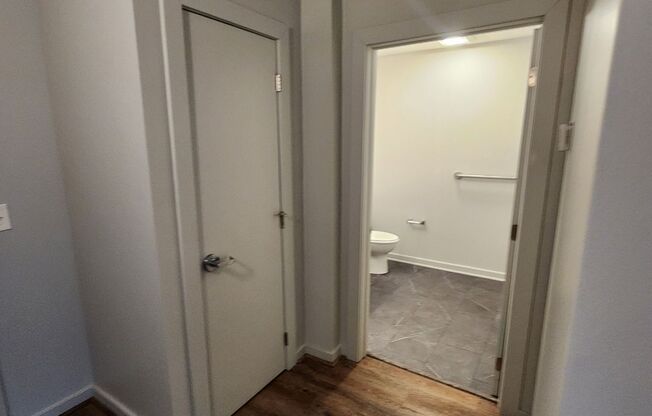 1 bed, 1.5 baths, 806 sqft, $1,350