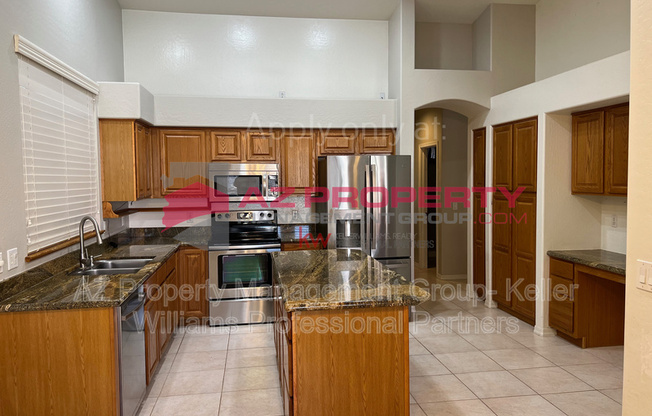 5822 W CHARTER OAK RD