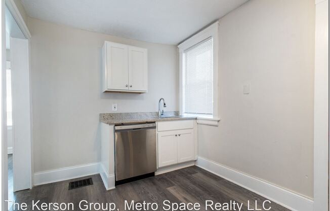 1406 W 75 St