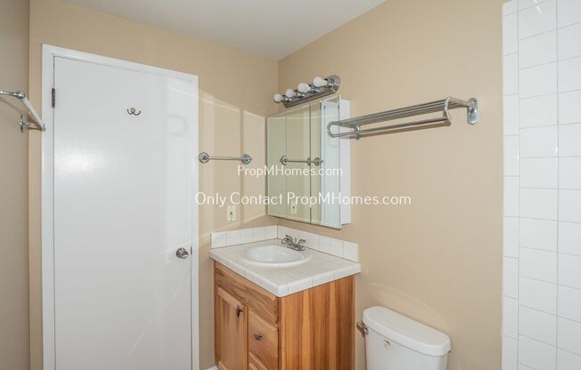 3 beds, 1.5 baths, $2,199, Unit 7640 SW 34th Avenue - Unit 7