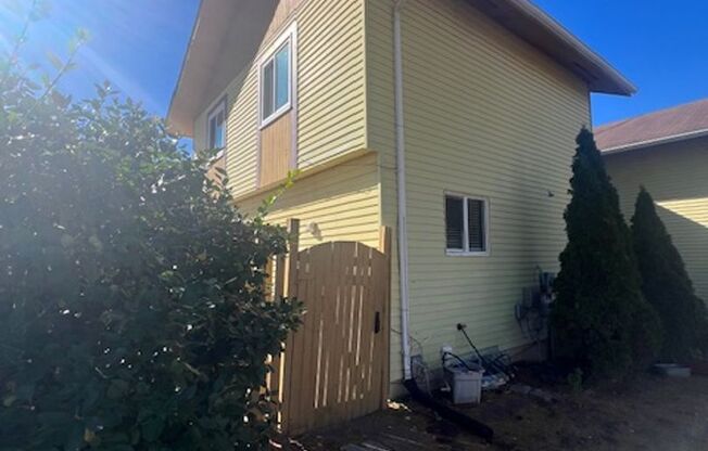 NICE WELL MAINTAINED TOWNHOME