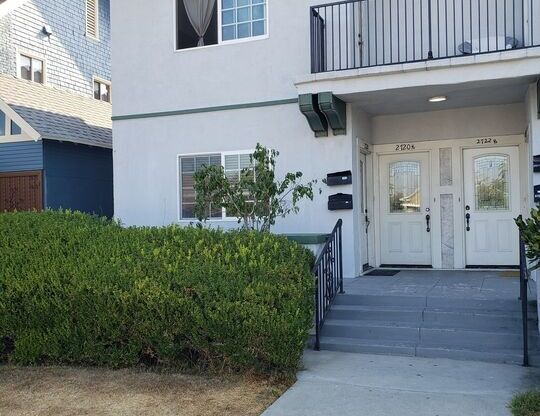 3 beds, 2 baths, 1,322 sqft, $3,300