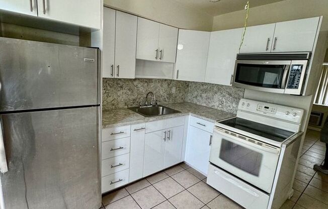 606 SW 8 ST