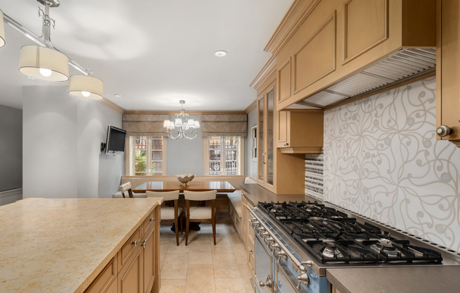 223 E 49 ST