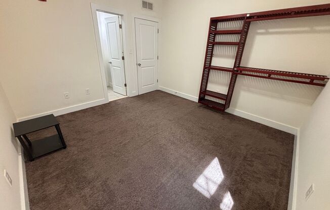 3 beds, 3 baths, 823 sqft, $1,895, Unit Unit 21
