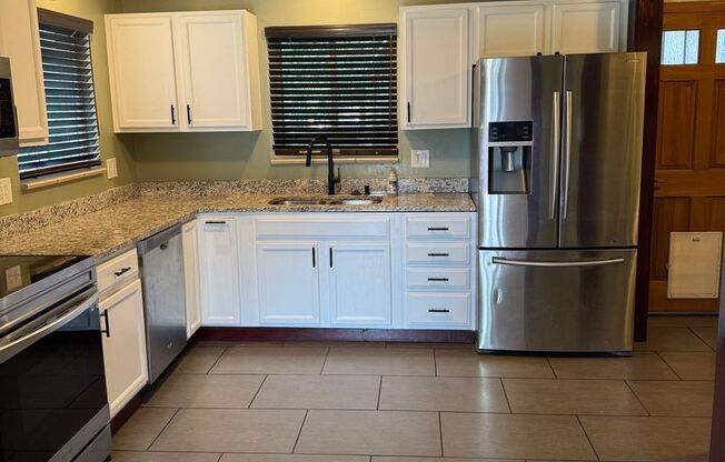 2 bedroom / 1 bath Mid-Century brick duplex in the Sunnyside