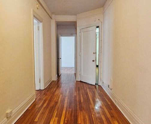 2 beds, 2 baths, 775 sqft, $1,975, Unit 210