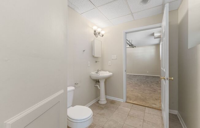 1 bed, 1 bath, 700 sqft, $775, Unit B6