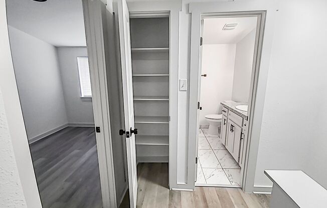 3 beds, 1 bath, 900 sqft, $1,300, Unit 93