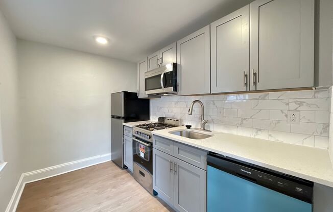 Studio, 1 bath, 475 sqft, $1,250, Unit 2R