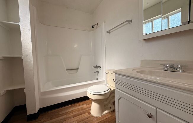 1 bed, 1 bath, 500 sqft, $795, Unit Unit 42