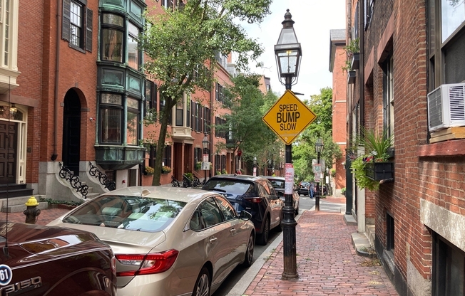 1 bed, 1 bath, $2,350, Unit B