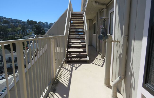 2 beds, 1.5 baths, $3,575, Unit 2033 Castro #32