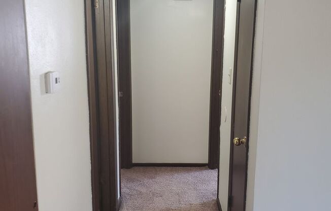 2 beds, 1 bath, 850 sqft, $800, Unit 2