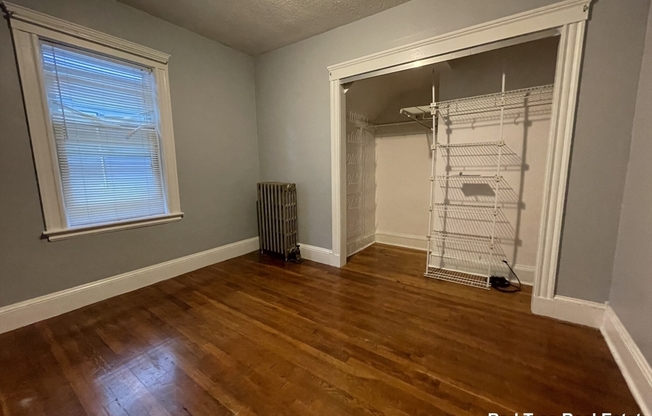 3 beds, 1 bath, 1,200 sqft, $3,575, Unit 42