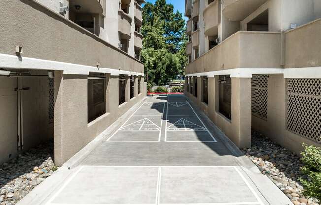 the walkway between the two buildings of an apartment complex