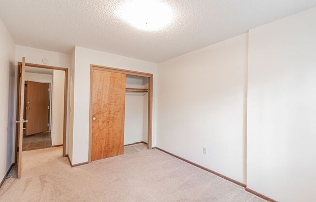 2 beds, 1 bath, 875 sqft, $815, Unit 1