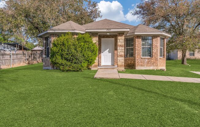 3 Bed 2 Bath House for RENT in Dallas TX!