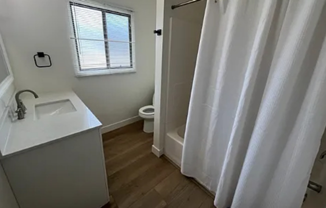 6 Bed/ 5 Bath on Campanile! Large back area! (Lease out, pending signatures. Check back in a few days!)