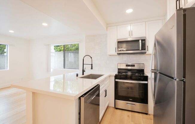 Newly Remodeled 2 bed / 2 bath in West Hollywood