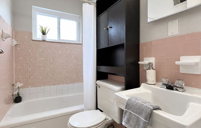 1 bed, 1 bath, 650 sqft, $895, Unit 2823-E